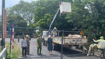 Hà Nội: Người dân không di chuyển qua các cầu có chốt cứng rào chắn