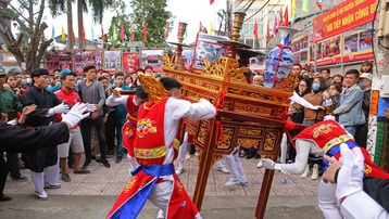Hà Nội cho phép tổ chức lễ hội Tết Nguyên đán giữa đại dịch, nên hay không?