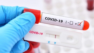 Vì sao các nước giảm thời gian cách ly người mắc COVID-19 khi Omicron lan tràn?