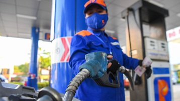 Giá xăng dầu tăng tiếp vào ngày mai, có loại tăng gần 900 đồng/lít?