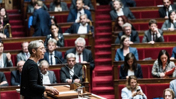Chính phủ Pháp của Elisabeth Borne vượt qua hai cuộc bỏ phiếu bất tín nhiệm