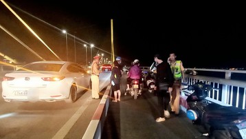 Quảng Ninh: Bỏ lại ô tô trên cầu Bãi Cháy, nam thanh niên nhảy xuống biển tự tử