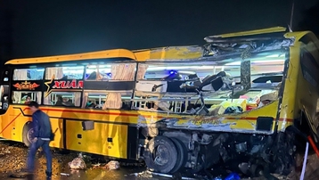 Thừa Thiên Huế: Tai nạn giao thông, 2 người chết, 13 người bị thương