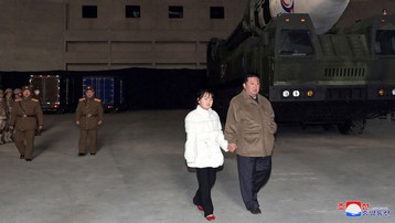 Truyền thông Triều Tiên đăng tải ảnh con gái Chủ tịch Kim Jong-un