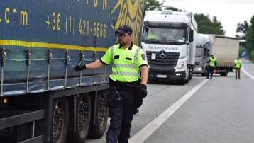 Gần 9.000 người di cư bất hợp pháp bị ngăn chặn ở biên giới Séc-Slovakia