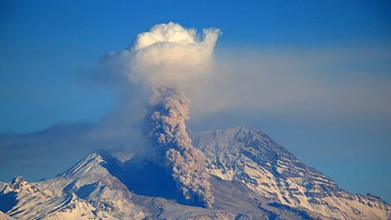 Mỹ: Núi lửa còn hoạt động lớn nhất thế giới lần đầu tiên phun trào sau gần 40 năm
