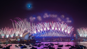 Rực rỡ màn pháo hoa tại Cầu Cảng Sydney chào đón năm mới 2023