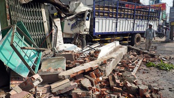 Lâm Đồng: Tạm giữ lái xe tải tông vào nhà dân khiến 2 cháu bé tử vong