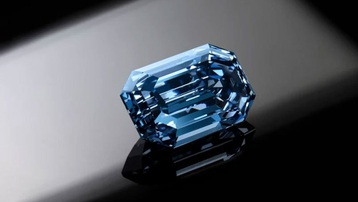 Đấu giá viên kim cương xanh quý giá nhất thế giới