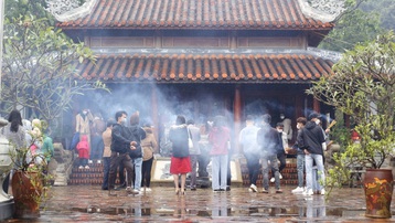 Đền thờ Mẫu Liễu Hạnh đón khách du xuân những ngày đầu năm mới Nhâm Dần