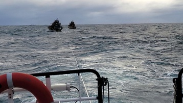 Cứu nạn, lai dắt kịp thời hai tàu cá gặp nạn trên biển trong thời tiết nguy hiểm về bờ an toàn