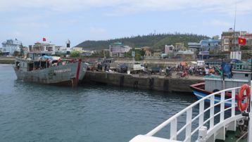 Quảng Ngãi: Tạm dừng tuyến vận tải Sa Kỳ - Lý Sơn, kiểm soát chặt tàu cá ra khơi