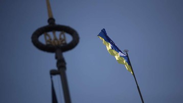 Ukraine ban hành lệnh thiết quân luật trên toàn quốc 