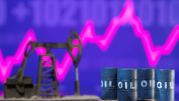 Căng thẳng Nga-Ukraine: Nhóm ngành nào chịu tác động giá dầu tăng cao?