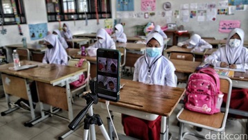 Tăng cụm Covid-19 học đường và gia đình, Indonesia dừng học trực tiếp 100% công suất