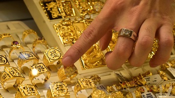 Lại choáng váng vì giá vàng: Sáng giảm sốc, chiều tăng 2,2 triệu đồng/lượng