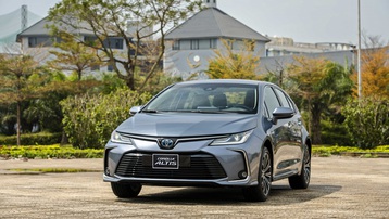 Toyota Corolla Altis 2022 chính thức ra mắt, thêm phiên bản Hybrid