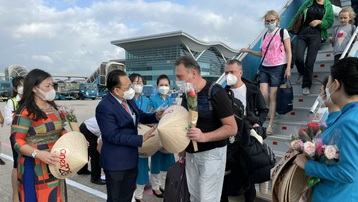Sân bay Nội Bài đón chuyến bay quốc tế đầu tiên sau hai năm 'đóng cửa' vì dịch