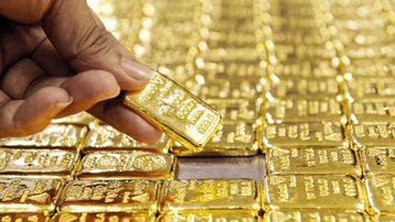 Giá vàng đắt nhất lịch sử, người vay bằng vàng 'méo mặt' lo trả nợ