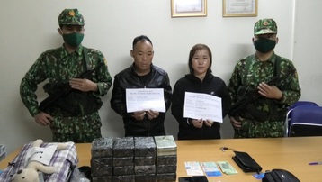 Lào Cai: Bắt giữ 2 đối tượng vận chuyển 32 bánh heroin