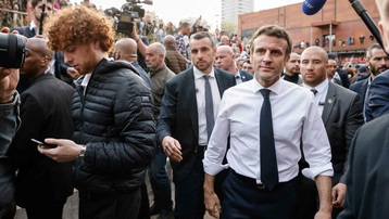 Tổng thống Pháp Macron tiến hành buổi vận động tranh cử đầu tiên