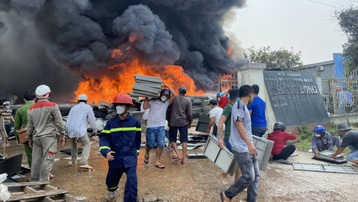 Bình Định: Dập tắt đám cháy lớn tại công ty Tấn Phát
