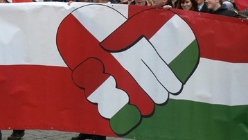 Ba Lan đóng băng quan hệ với Hungary vì Ukraine