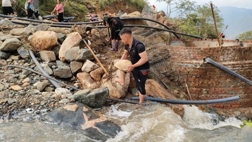  5 tấn cá hồi, cá tầm của nông dân Sa Pa bị lũ cuốn trôi