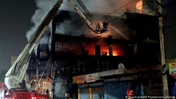 Cháy tòa nhà thương mại 4 tầng ở Ấn Độ khiến 27 người chết, hàng chục người bị bỏng