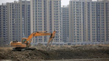 Trung Quốc hạ lãi suất chủ chốt nhằm vực dậy thị trường bất động sản