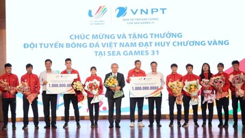 Tặng thưởng 2 tỷ đồng cho đội tuyển bóng đá nam và nữ Việt Nam 