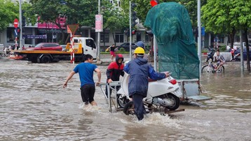 Hà Nội: Mưa kéo dài làm ngập úng một số khu vực