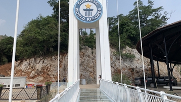 Cầu kính Bạch Long ở Sơn La được trao kỷ chứng nhận kỷ lục Guinness