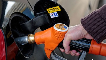 Tổng thống Mỹ Biden kêu gọi tạm dừng đánh thuế đối với xăng và dầu diesel