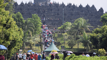 Indonesia hoãn tăng giá vé thăm đền Phật giáo lớn nhất thế giới