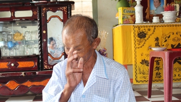 Mong ngóng tin tức các thuyền viên trên tàu cá của Bình Thuận bị mất tích