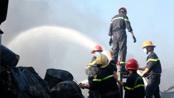 Đà Nẵng: Cháy lớn tại một kho hàng trên đường Hoàng Văn Thái