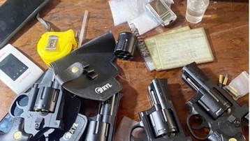 Tạm giữ đối tượng tàng trữ ma túy và 4 khẩu súng tại Đồng Nai
