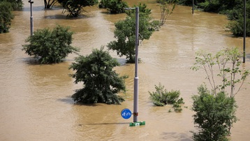 Hàn Quốc tiếp tục thiệt hại do mưa lớn