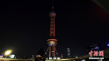 Trung Quốc: Tàu điện ngầm, đường phố, Bến Thượng Hải chìm trong bóng tối để tiết kiệm điện