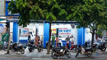 Quảng Nam: Tạm giữ đối tượng dùng búa đập tủ kính cướp tiệm vàng