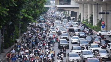 Đường Nguyễn Trãi vẫn lộn xộn sau phân làn, người tham gia giao thông ý thức kém