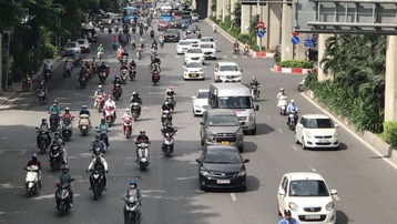 Đường Nguyễn Trãi vẫn lộn xộn sau 1 tháng thí điểm tách làn ô tô, xe máy