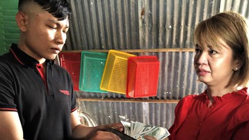 Cà Mau: Nam thanh niên trả lại 4.000 USD cho nữ Việt kiều Mỹ