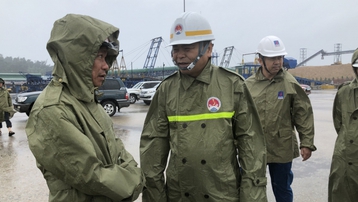 Đoàn công tác Ban Chỉ đạo tiền phương kiểm tra tình hình ứng phó bão số 4 tại Khu Kinh tế Dung Quất