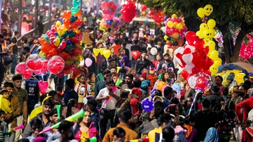 Người dân Ấn Độ đi lễ trong ngày đầu tiên của năm 2023