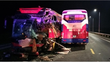 Quảng Ngãi: Tai nạn giao thông nghiêm trọng, 1 người chết và 26 người bị thương