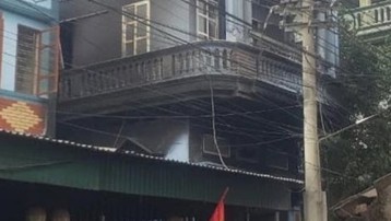Cháy nhà ở Vĩnh Phúc: Người chồng nghĩ vợ con chạy thoát, không ngờ bị mắc kẹt