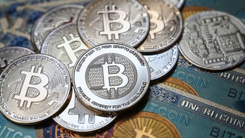 Giá Bitcoin vượt mốc 25.000 USD lên mức cao nhất trong 8 tháng