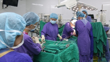 Bệnh viện Chợ Rẫy và Việt Đức trắng đêm nỗ lực ghép tạng xuyên Việt